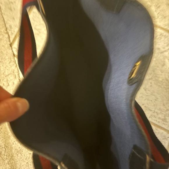 Rare vintage Navy Gucci tote w/ front pocket and red & navy stripe straps. - Picture 3 of 10